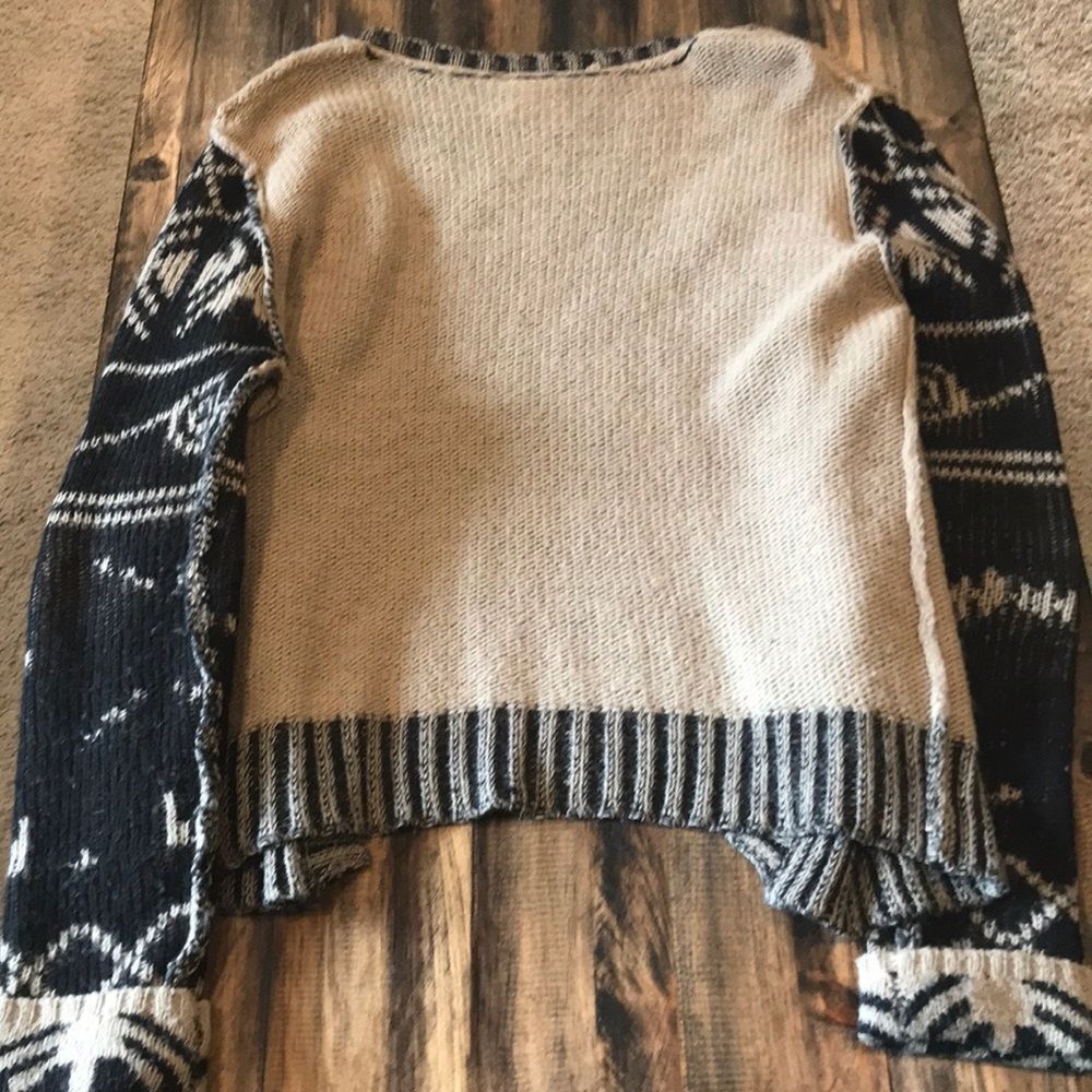 Buckle Beige and Black Knit Cardigan - Picture 5 of 9